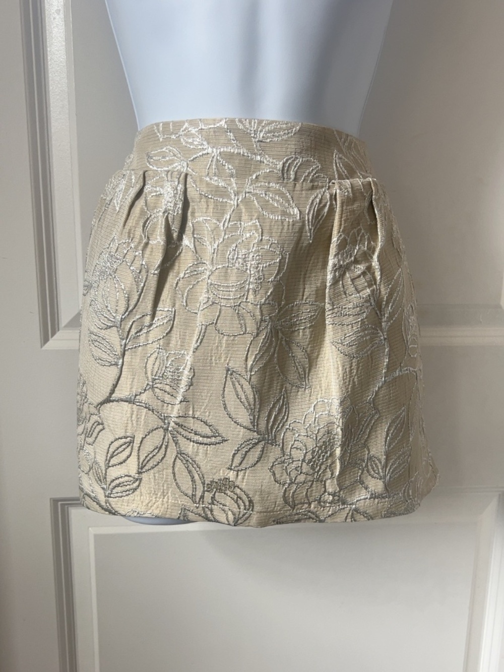 Eight Sixty Gold Floral Jacquard Mini Skirt XS NWOT